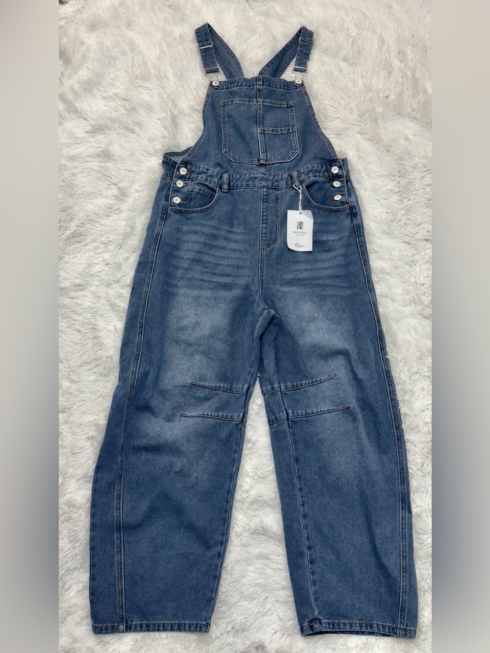 Denim Overalls Jumpsuit - Blue
Waist: 36”. Waist to foot: 40”. Inseam: 26”